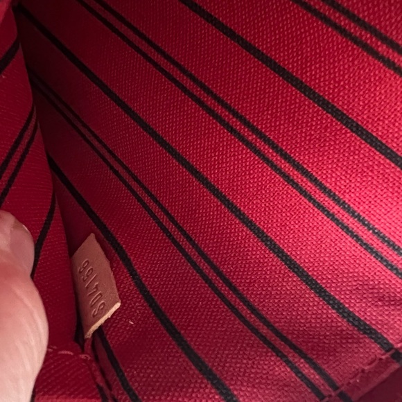 Louis Vuitton Monogram Neverfull Pouchette - Authentic! - Picture 5 of 8